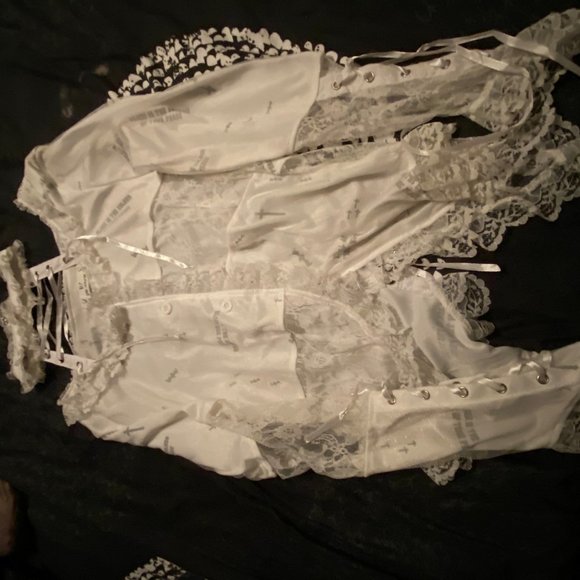 Whte lace and corset style top - Picture 2 of 3
